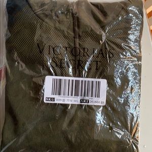 Crop long sleeve top